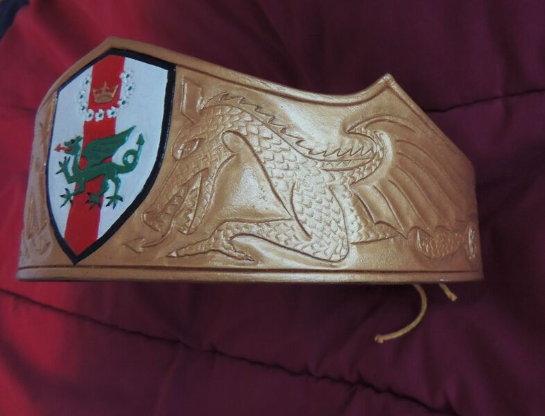 File:Regalia-RobertQueen2.jpg