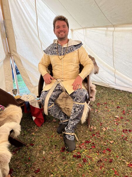 File:Roberto Glittering.jpg