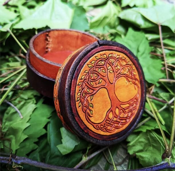 File:Yggdrasil-Box.jpg